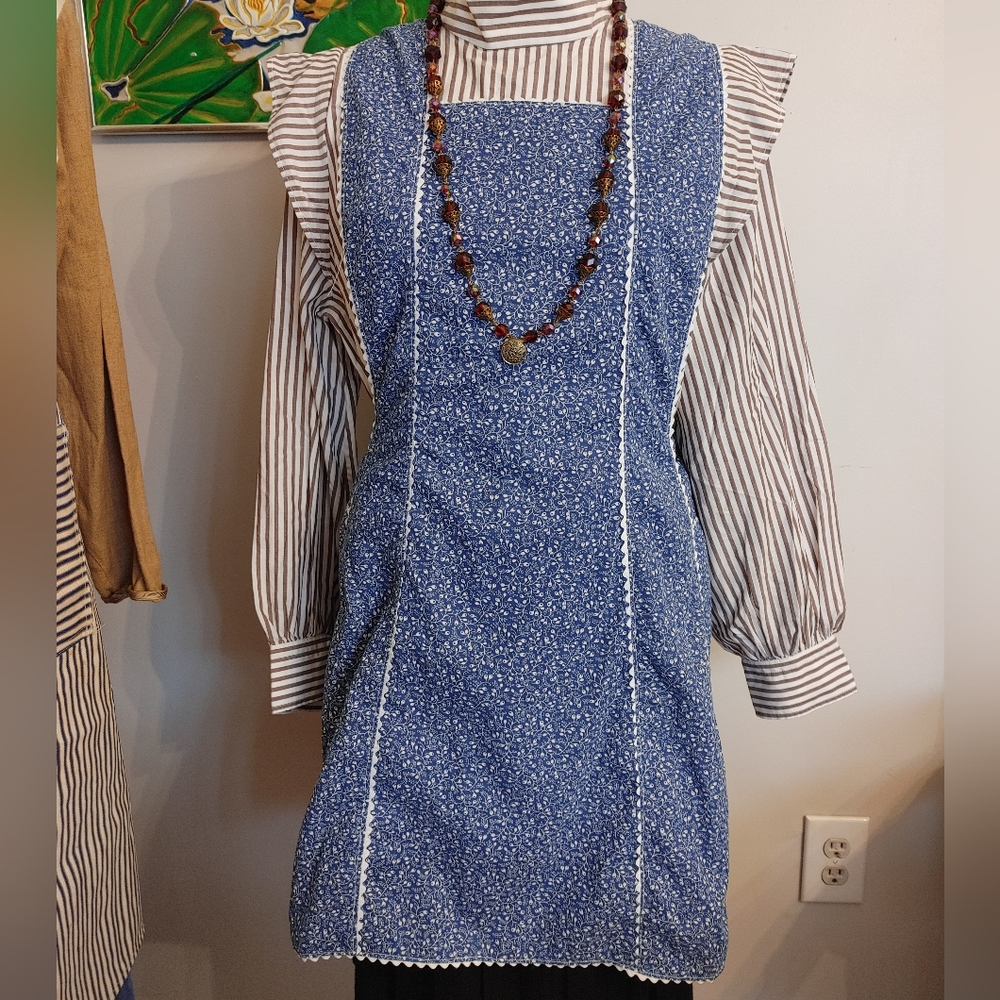 Blue Floral Apron with White zigzag Trim, tie back (347)